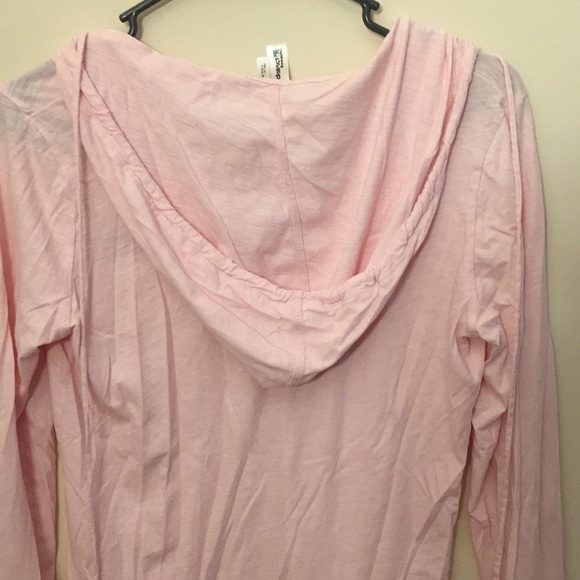 Hooded wynn’s v-neck long sleeve - Picture 2 of 2